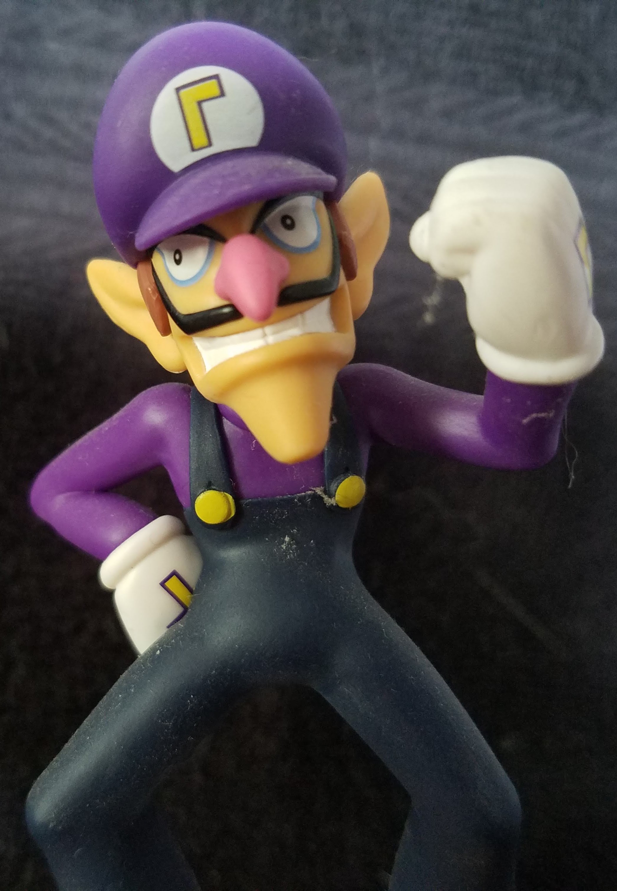 waluigi frown